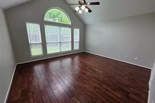 5218 Cottonwood Creek Ln, League City, TX 77573 - Photo 9