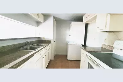 7700 Creekbend Drive #6, Houston, TX 77071 - Photo 5