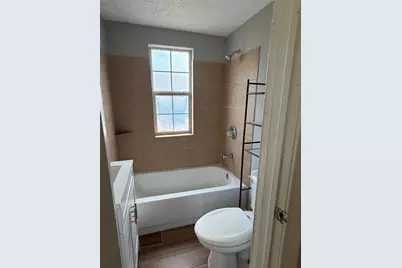 818 N Commerce Street, Baytown, TX 77520 - Photo 9