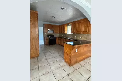 818 N Commerce Street, Baytown, TX 77520 - Photo 7