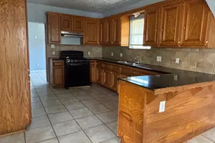 818 N Commerce St, Baytown, TX 77520 - Photo 7