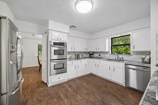 2226 Hidden Creek Dr, Houston, TX 77339 - Photo 9