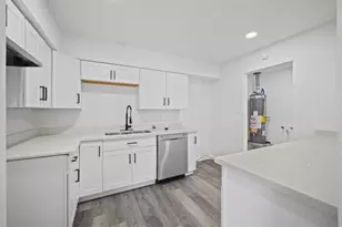 5874 Belneath St, Houston, TX 77033 - Photo 5