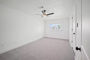 5874 Belneath St, Houston, TX 77033 - Photo 11