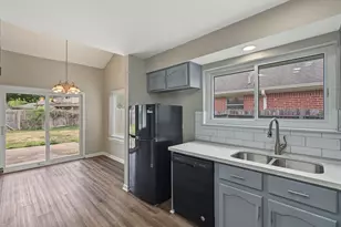 8406 Woodland Willows Dr, Houston, TX 77083 - Photo 11
