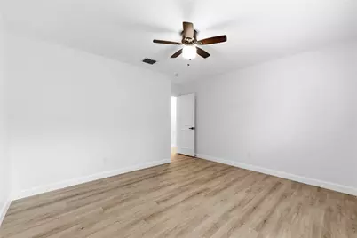 9607 Kemp Forest Drive, Houston, TX 77080 - Photo 17