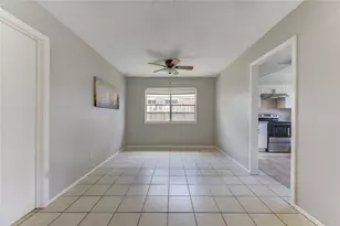 9915 Towne Tower Ln, Sugar Land, TX 77498 - Photo 5