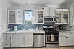3814 Ursuline St, Galveston, TX 77550 - Photo 9