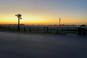 10 Gulf Ln, Galveston, TX 77550 - Photo 27