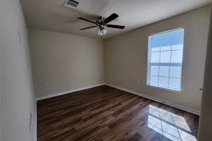 2402 14th Ave N, Texas City, TX 77590 - Photo 9