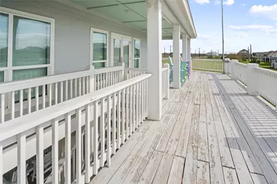 973 Sea Breeze, Crystal Beach, TX 77650 - Photo 9