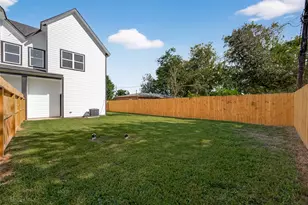 5642 Hirondel St, Houston, TX 77033 - Photo 37