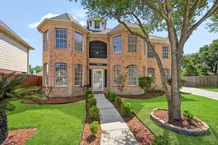 215 Crabapple Dr, Baytown, TX 77520 - Photo 1