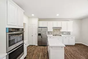 215 Crabapple Dr, Baytown, TX 77520 - Photo 11