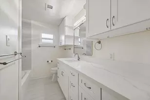 10422 Raritan Dr, Houston, TX 77043 - Photo 19