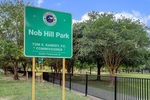 10422 Raritan Dr, Houston, TX 77043 - Photo 27