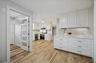 10422 Raritan Dr, Houston, TX 77043 - Photo 11