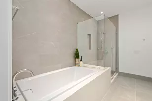 2323 W Main St, Houston, TX 77098 - Photo 15