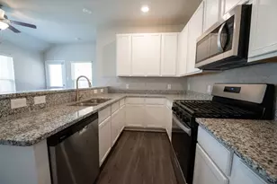 304 Caribou Ct, Huntsville, TX 77320 - Photo 17