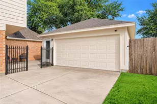 2042 Lodge Crest Ct, League City, TX 77573 - Photo 33