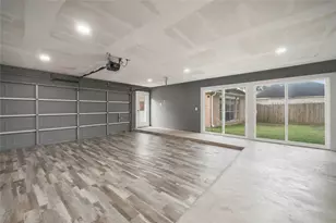 2042 Lodge Crest Ct, League City, TX 77573 - Photo 31