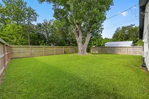 2301 7th Ave N, Texas City, TX 77590 - Photo 21