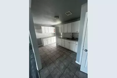 811 W 11th Street, Freeport, TX 77541 - Photo 5