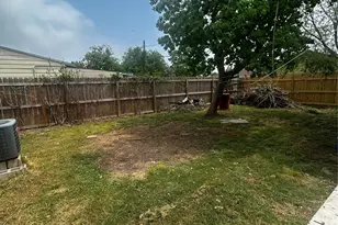 811 W 11th St, Freeport, TX 77541 - Photo 9