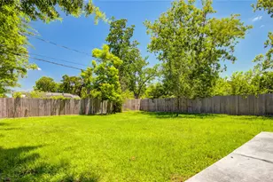 8921 Oak Knoll Ln, Houston, TX 77078 - Photo 13