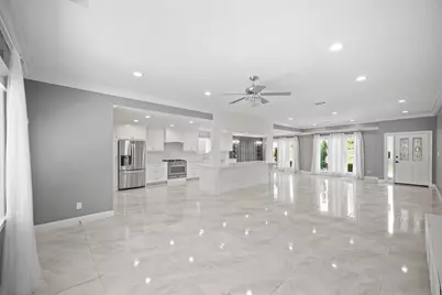 6215 S Braeswood Boulevard, Houston, TX 77096 - Photo 9