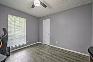 1914 Woodway Dr, Woodbranch, TX 77357 - Photo 3