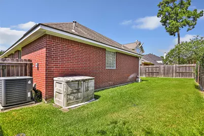 26924 Manor Falls Drive, Kingwood, TX 77339 - Photo 23
