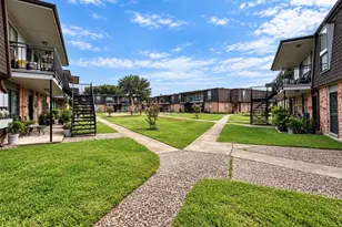 10802 Kingspoint Rd, Houston, TX 77075 - Photo 3