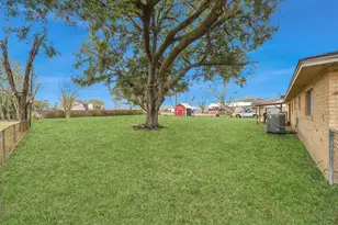 1722 Maryon St, Baytown, TX 77523 - Photo 29