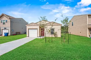 2537 18th St, Hempstead, TX 77445 - Photo 1