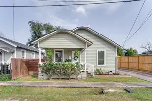 2116 Carter St, Houston, TX 77008 - Photo 1