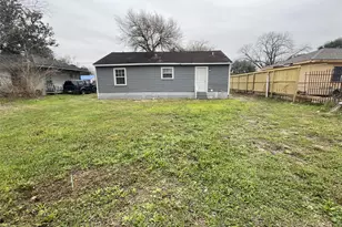 5301 Higgins St, Houston, TX 77033 - Photo 3
