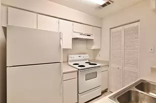 9407 Pagewood Ln, Houston, TX 77063 - Photo 3