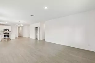 1006 S Oakhurst Dr, Dayton, TX 77535 - Photo 13