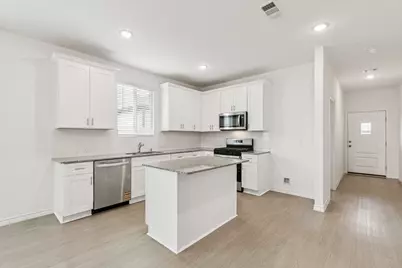 1006 S Oakhurst Drive, Dayton, TX 77535 - Photo 7