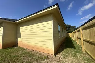 805 Lewis St, Clute, TX 77531 - Photo 11