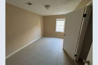 1011 Oak Drive, Liberty, TX 77575 - Photo 9