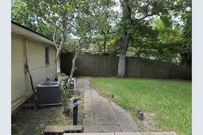 1011 Oak Drive, Liberty, TX 77575 - Photo 13