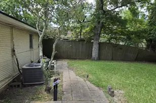 1011 Oak Dr, Liberty, TX 77575 - Photo 11