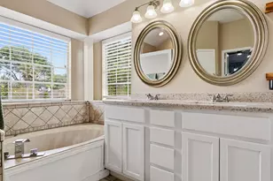 4811 Red Lantern Dr, Friendswood, TX 77546 - Photo 23
