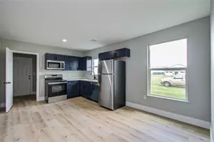 114 S Iowa St, La Porte, TX 77571 - Photo 5