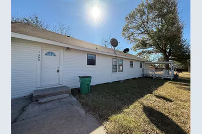 1300 N 8th Street, Baytown, TX 77520 - Photo 1