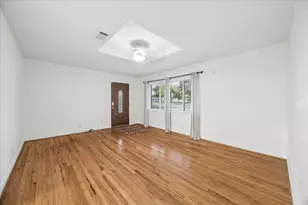 2017 Shadowdale Dr, Houston, TX 77043 - Photo 3