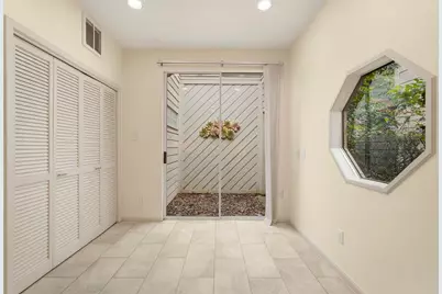 10125 Valley Forge Drive, Houston, TX 77042 - Photo 13