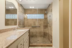 10125 Valley Forge Dr, Houston, TX 77042 - Photo 19